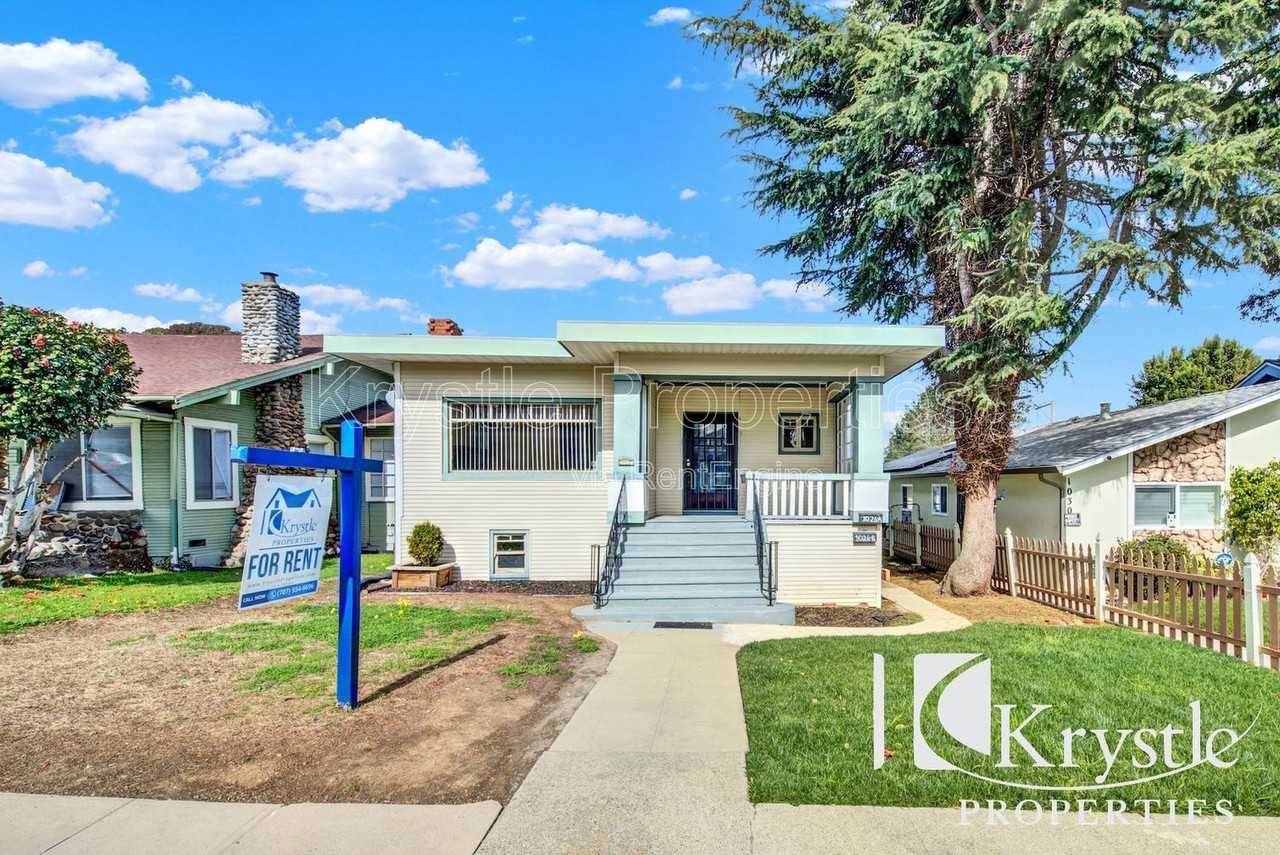 1026 Carolina St - Photo 3 of 29