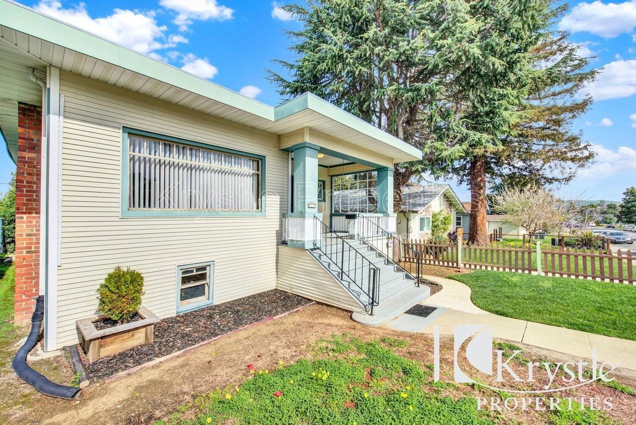 1026 Carolina St - Photo 4 of 29