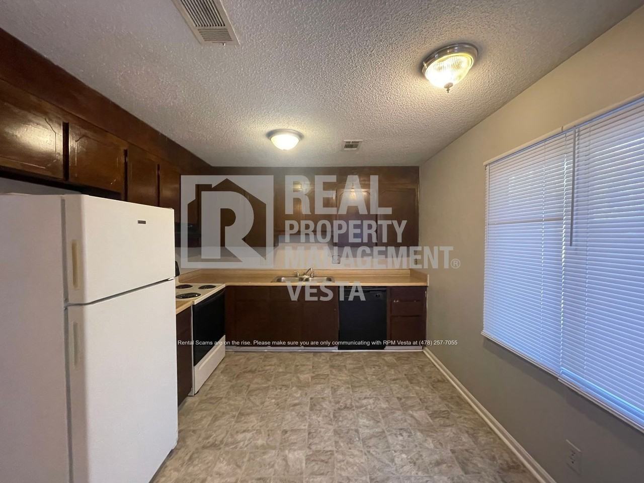 251 Randy Cir - Photo 4 of 15