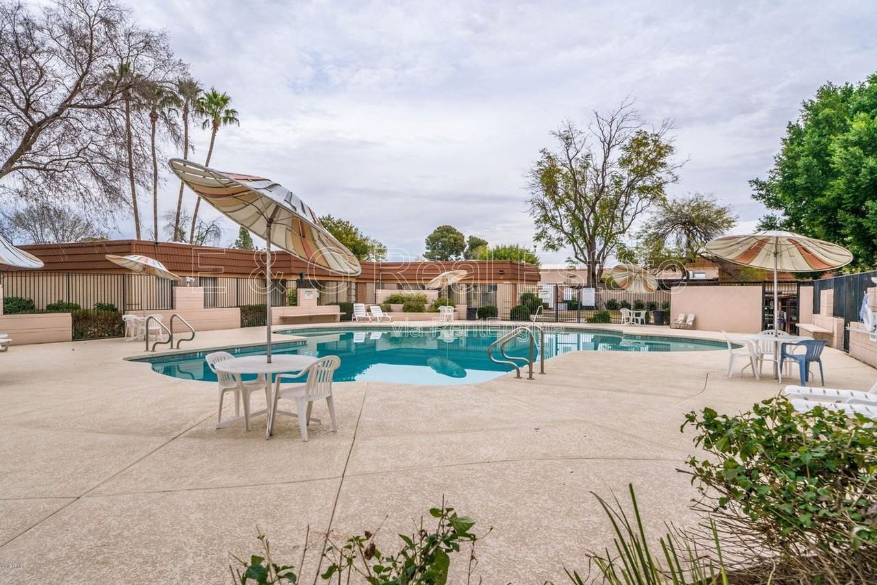 1621 E Dunbar Dr - Photo 3 of 27