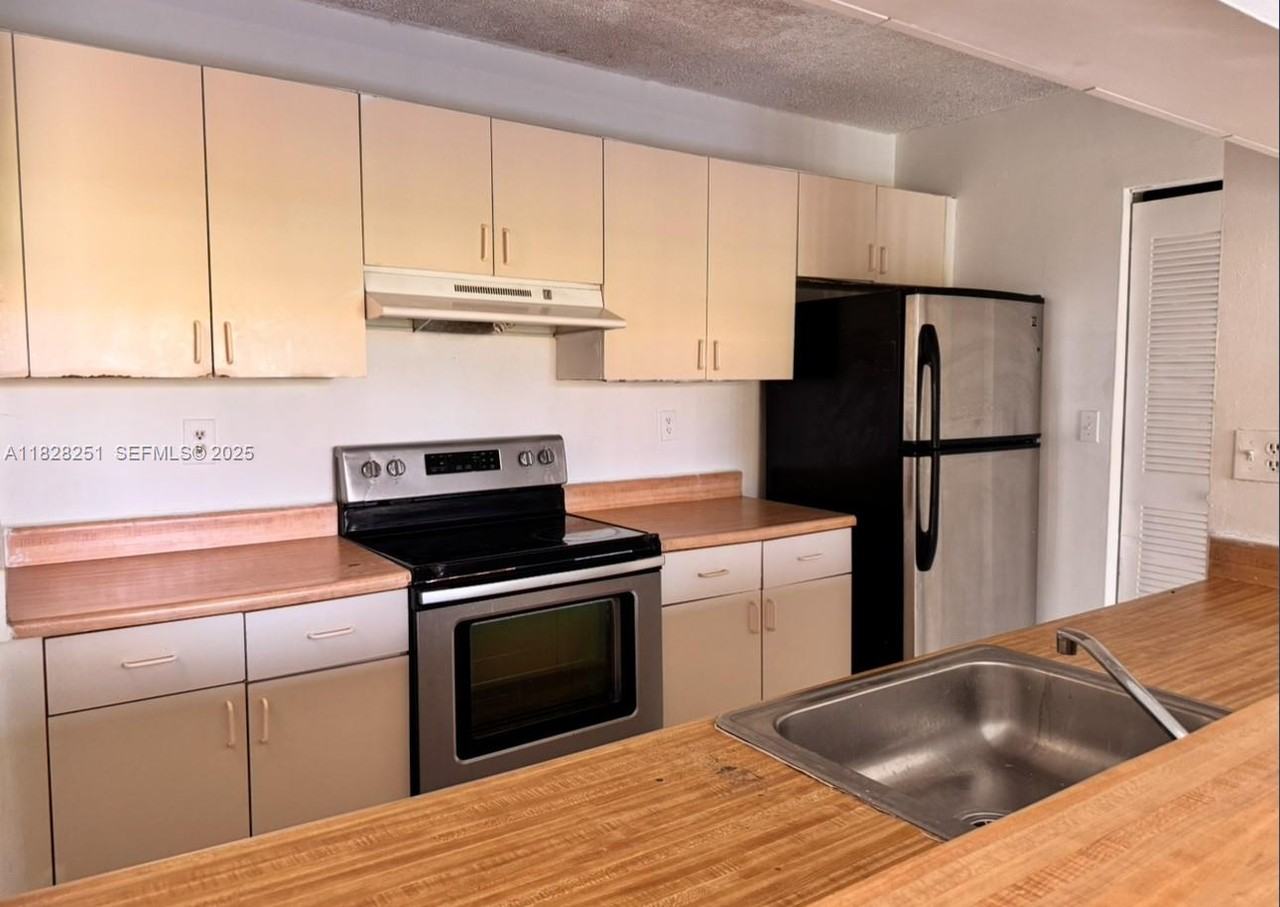 550 Northwest 114th Avenue #104 - Photo 2 of 33