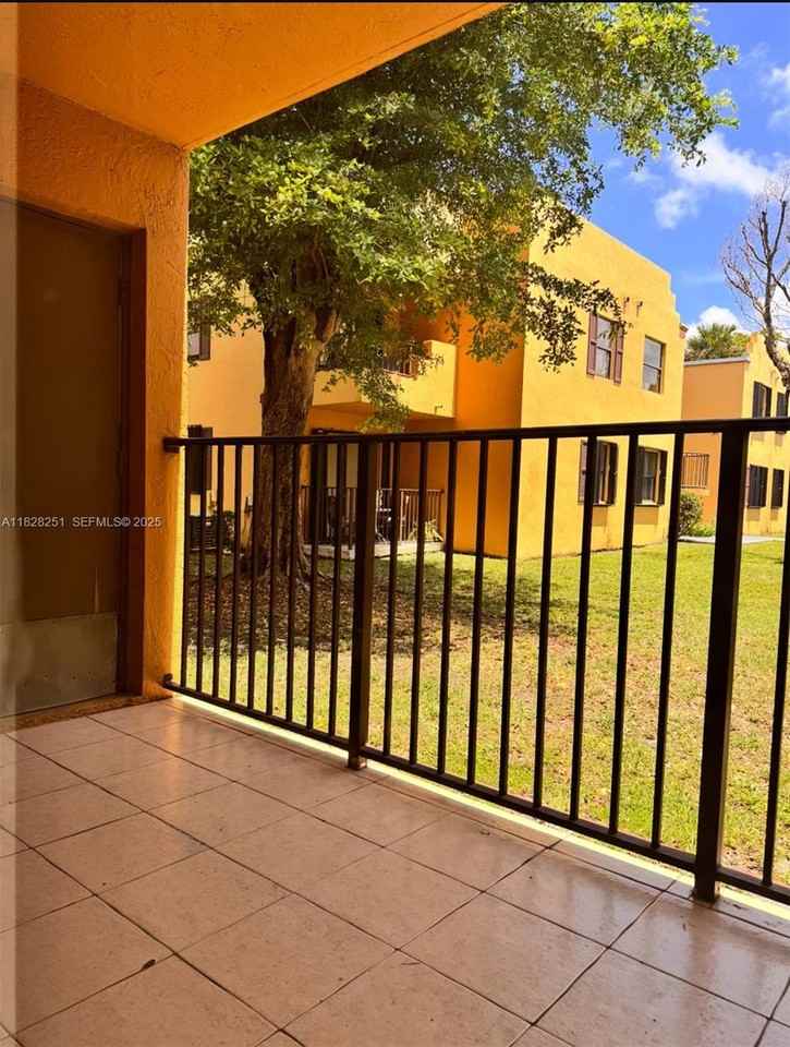 550 Northwest 114th Avenue #104 - Photo 5 of 33