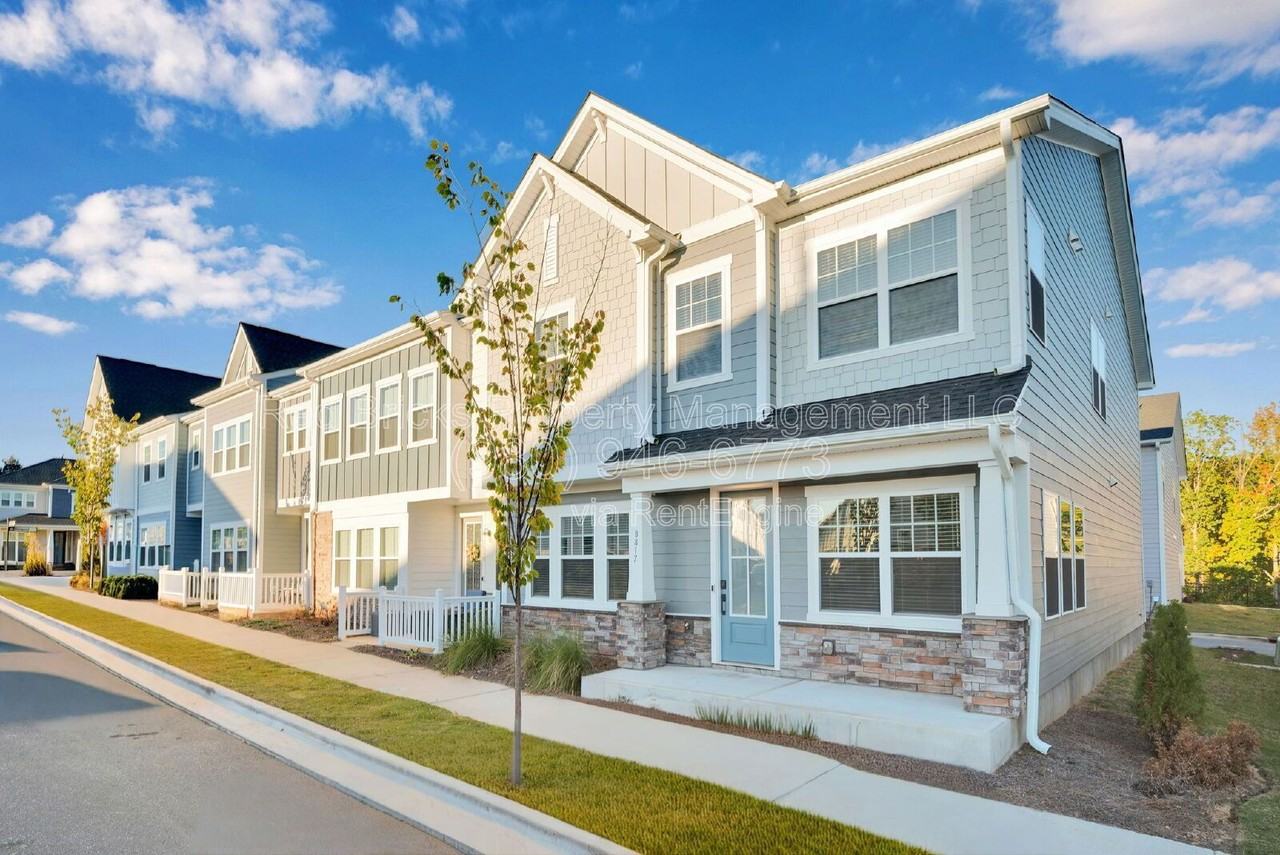 8817 Arrington Hall Dr - Photo 3 of 31