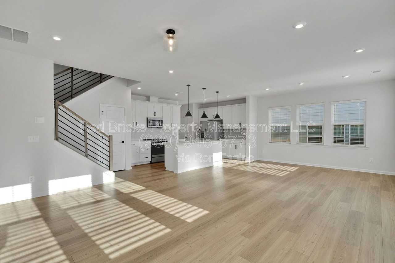 8817 Arrington Hall Dr - Photo 4 of 31