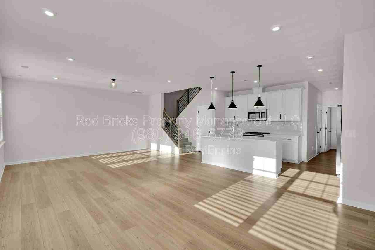 8817 Arrington Hall Dr - Photo 6 of 31