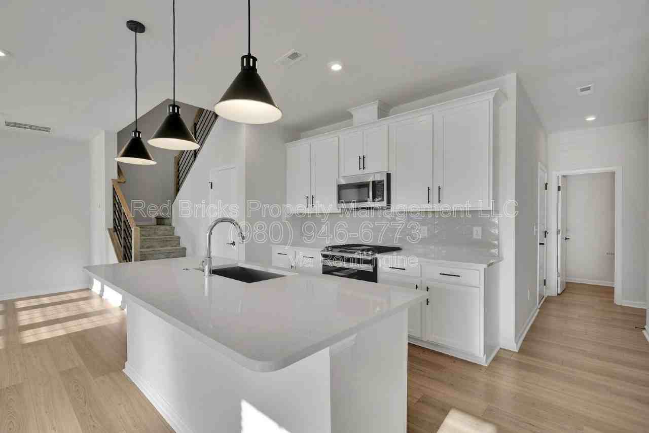 8817 Arrington Hall Dr - Photo 7 of 31