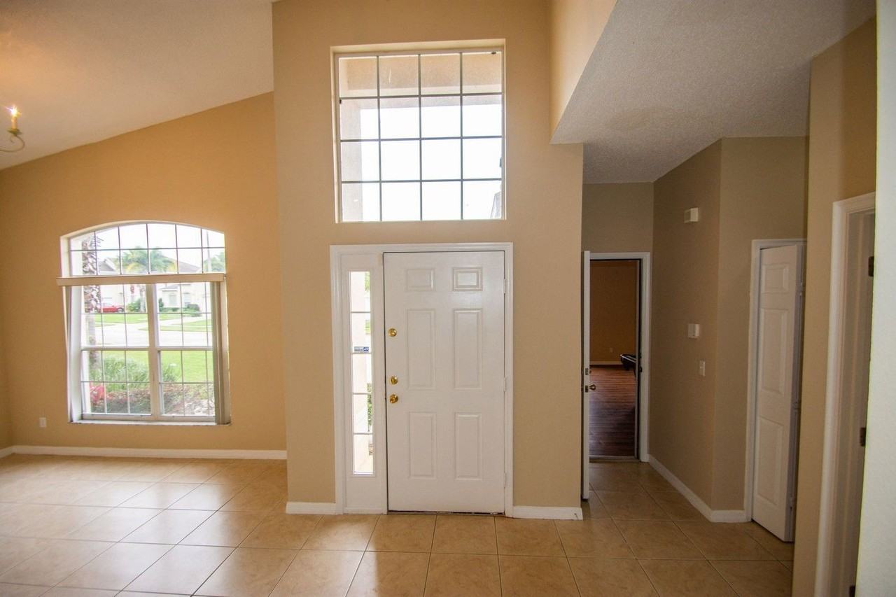 421 Lockbreeze Dr - Photo 3 of 40