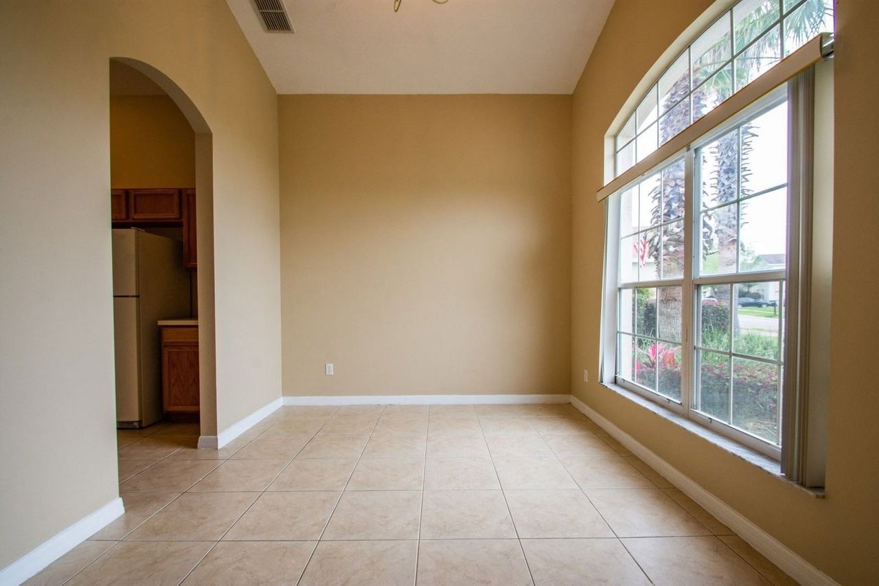 421 Lockbreeze Dr - Photo 6 of 40