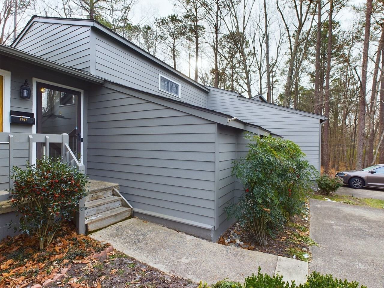 1707 Foxfire Cir - Photo 2 of 21