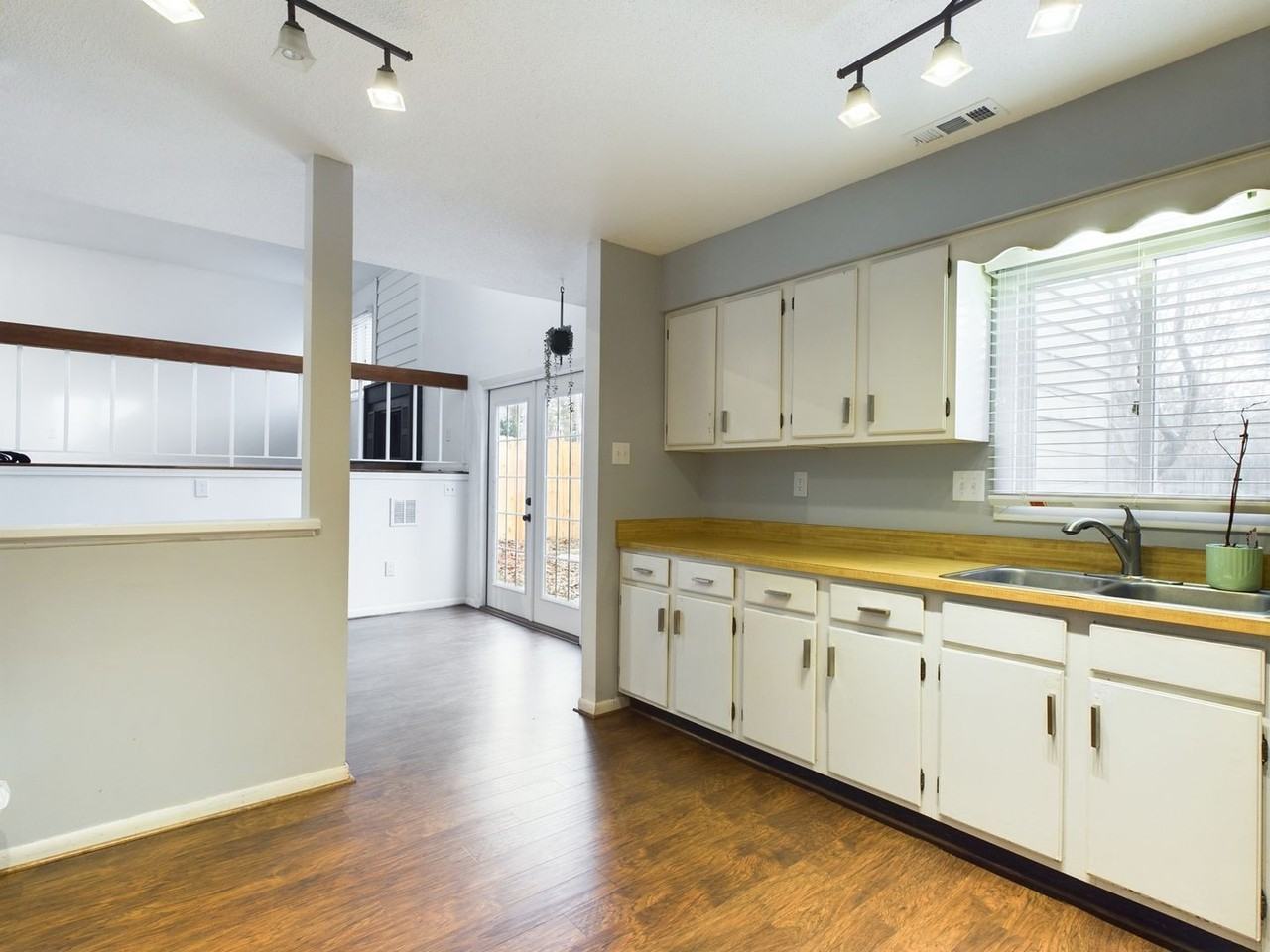 1707 Foxfire Cir - Photo 5 of 21