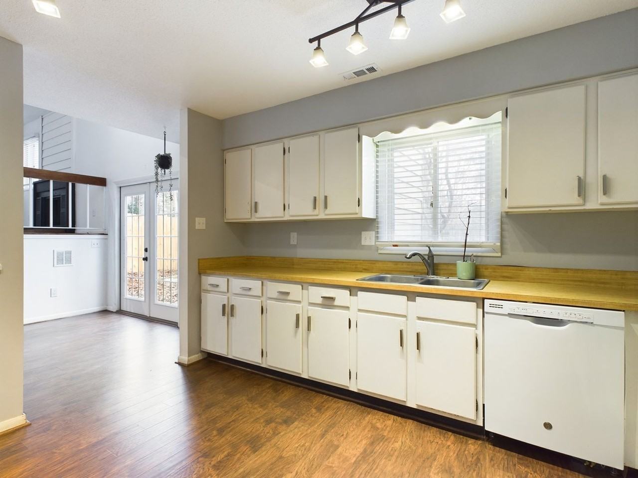 1707 Foxfire Cir - Photo 6 of 21