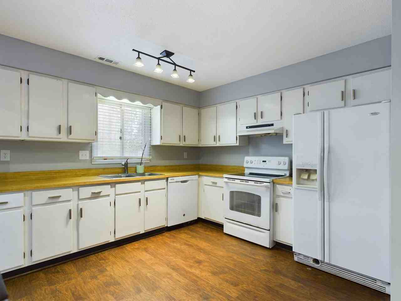 1707 Foxfire Cir - Photo 7 of 21