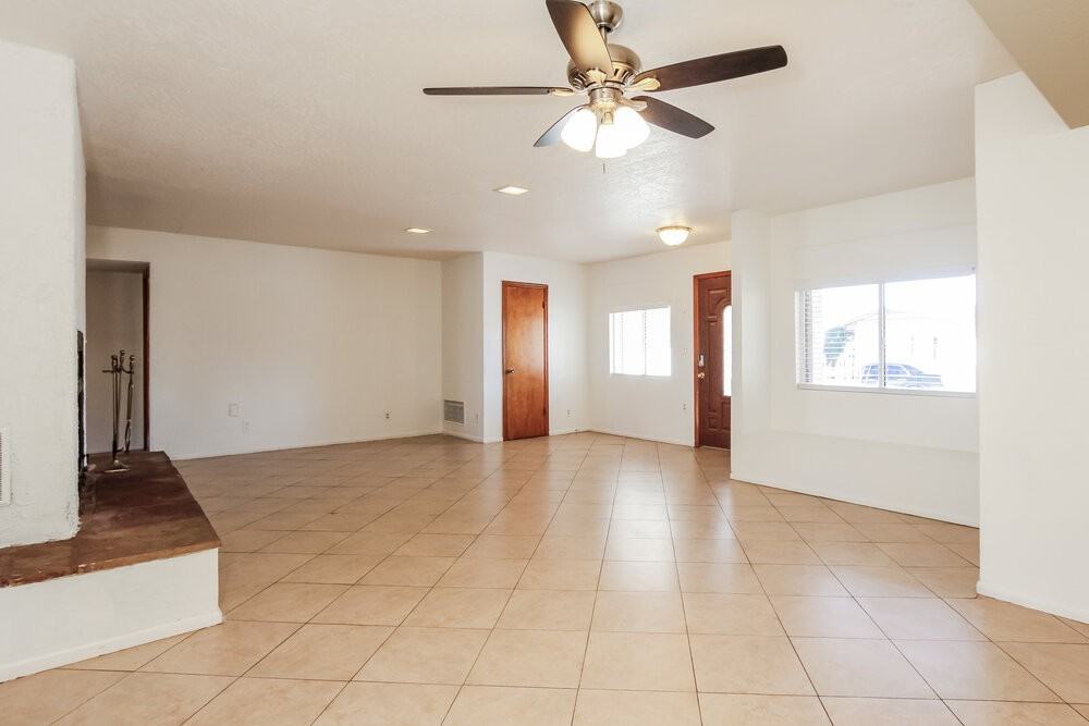 5220 W Christy Dr - Photo 6 of 17