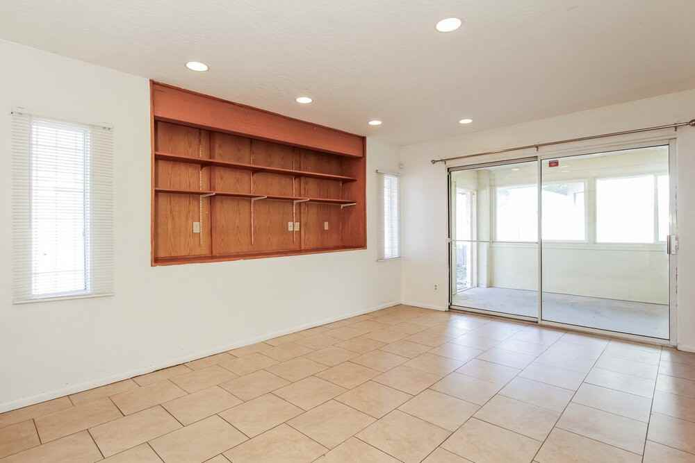 5220 W Christy Dr - Photo 7 of 17