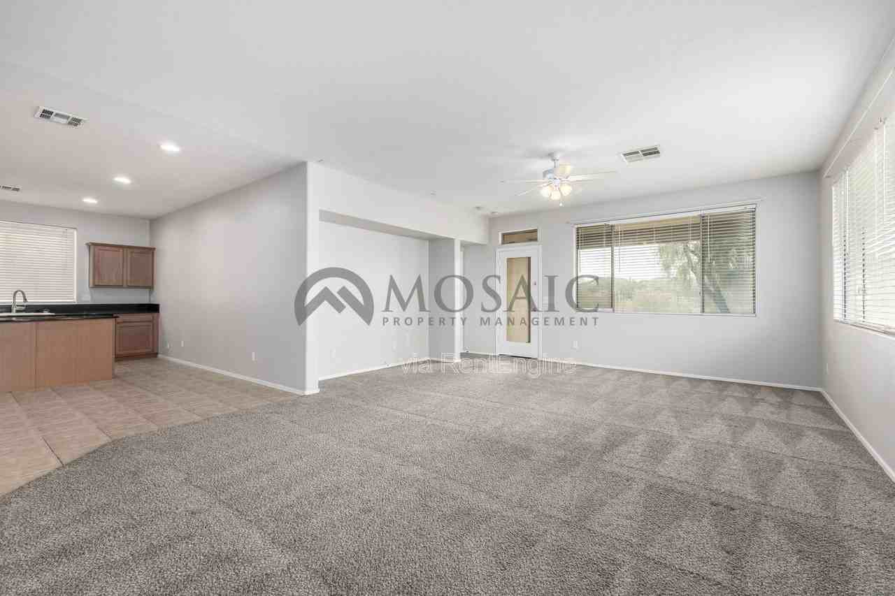 18545 W Paseo Way - Photo 5 of 36