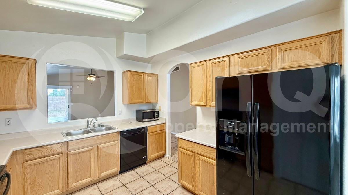 2239 E Morrow Dr - Photo 2 of 24