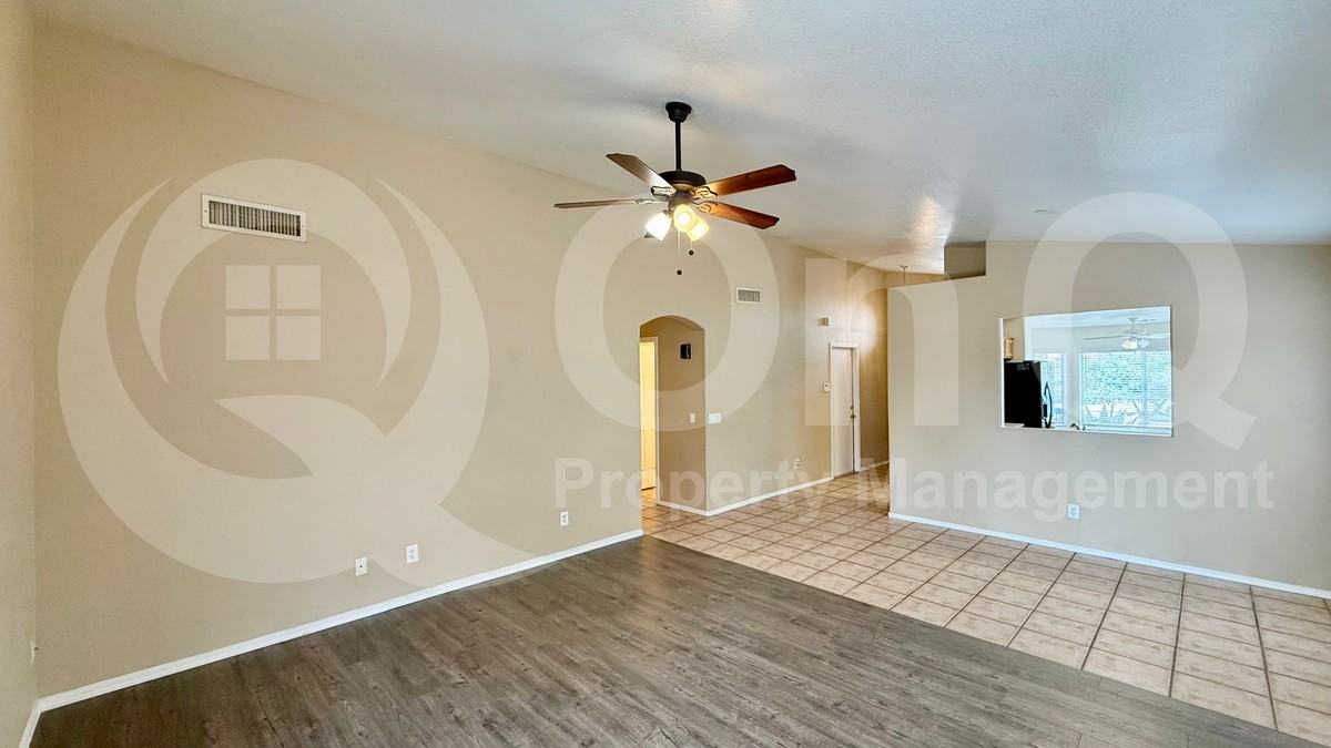 2239 E Morrow Dr - Photo 6 of 24