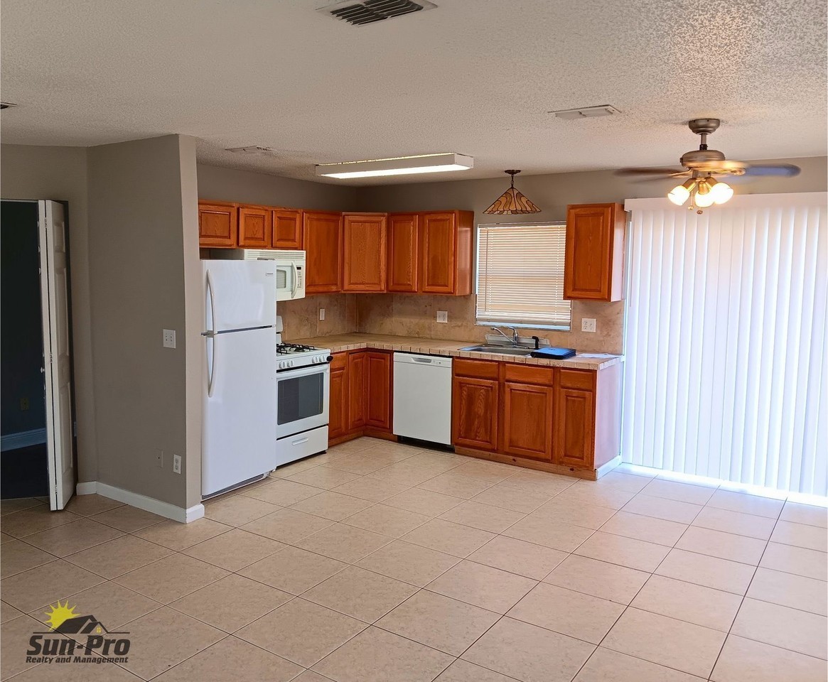 2735 Fern Palm Dr - Photo 4 of 22