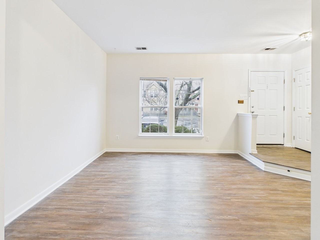 5313 Golf Villa Ln - Photo 5 of 49