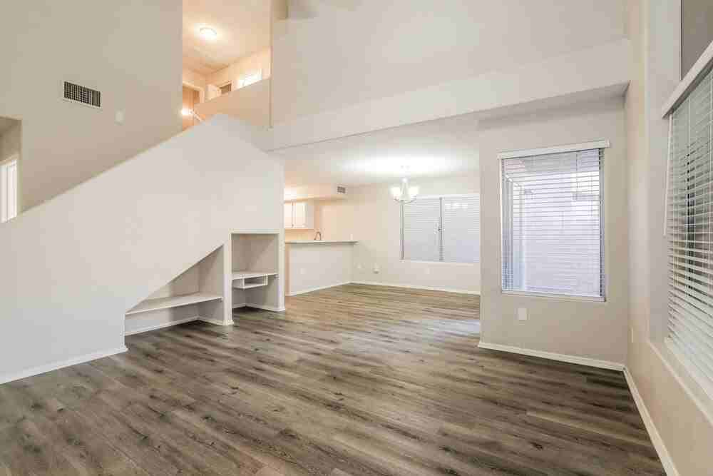 425 S Sunrise Dr - Photo 5 of 17