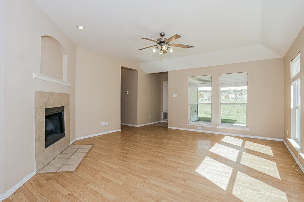 317 Creekview Dr - Photo 4 of 16