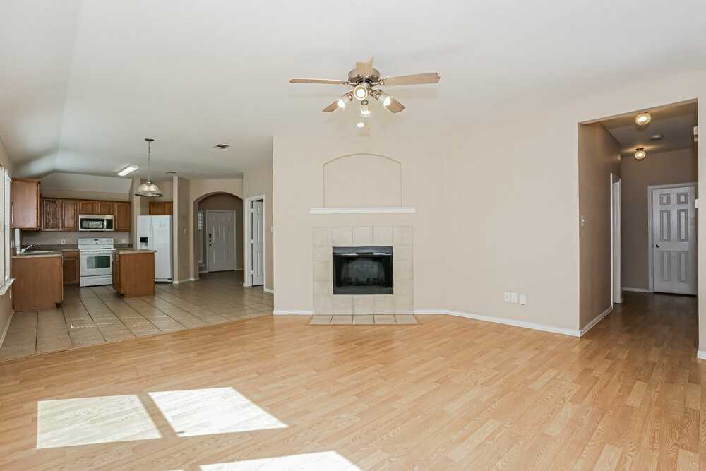 317 Creekview Dr - Photo 5 of 16