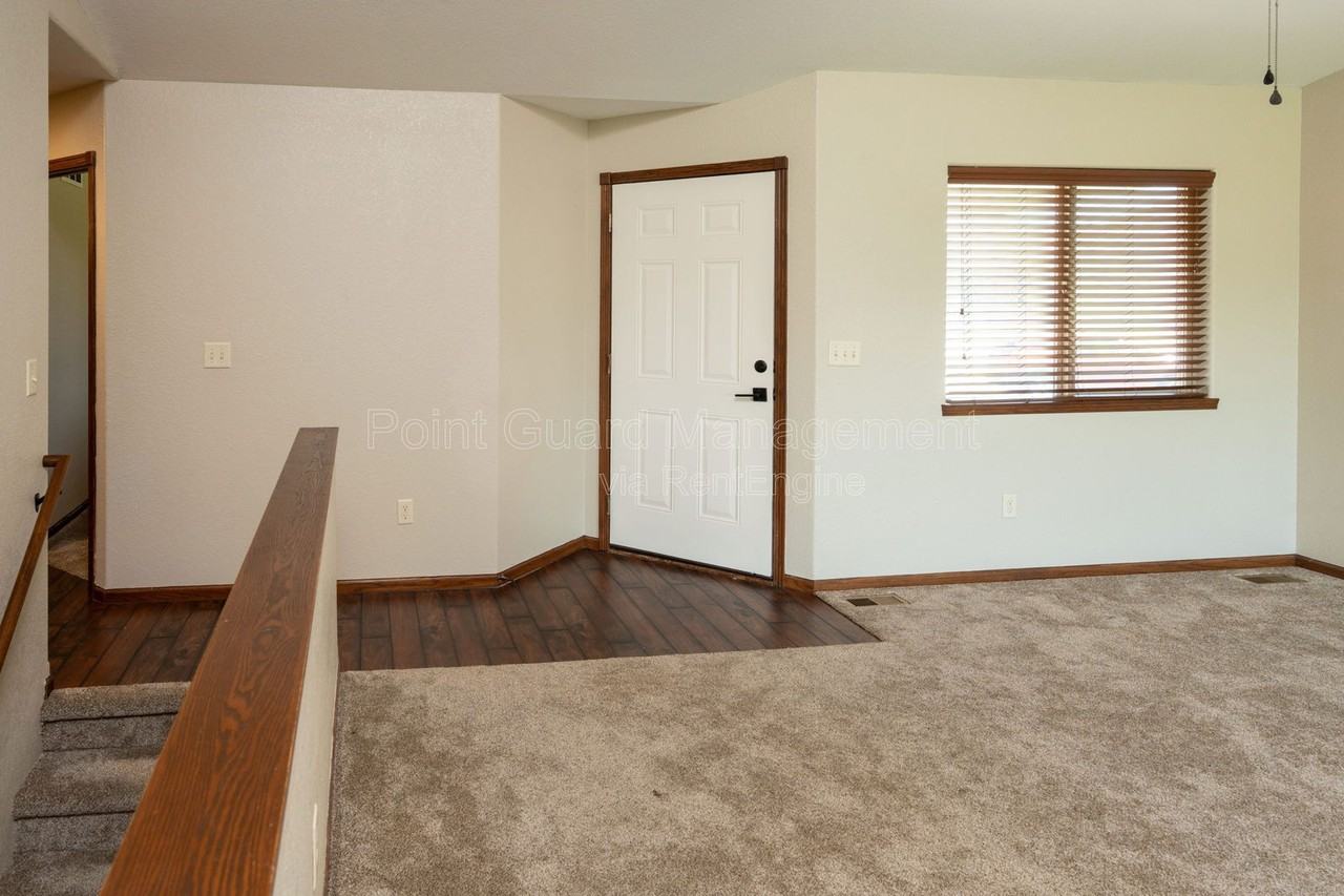 802 S Bristol Cir #18 - Photo 5 of 43