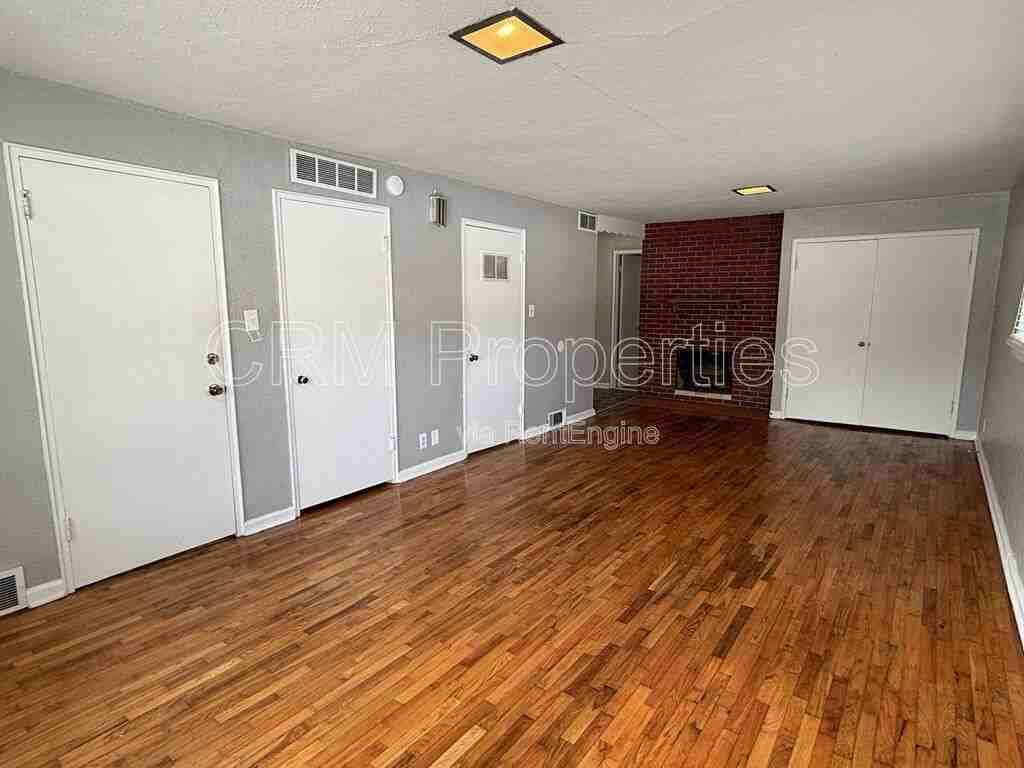 2101 N Wheeling Ave #4 - Photo 3 of 17