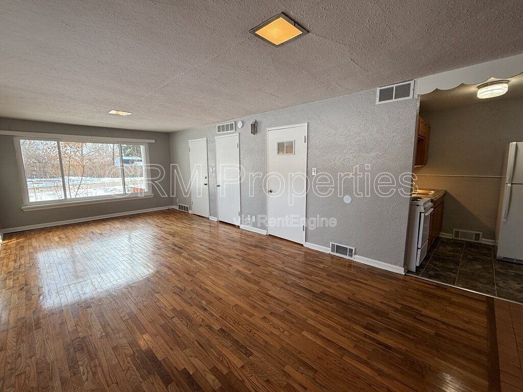 2101 N Wheeling Ave #4 - Photo 5 of 17