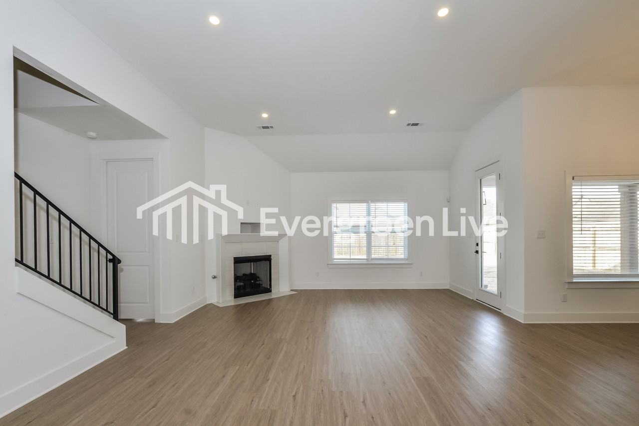 4296 Mcswain Dr - Photo 3 of 15