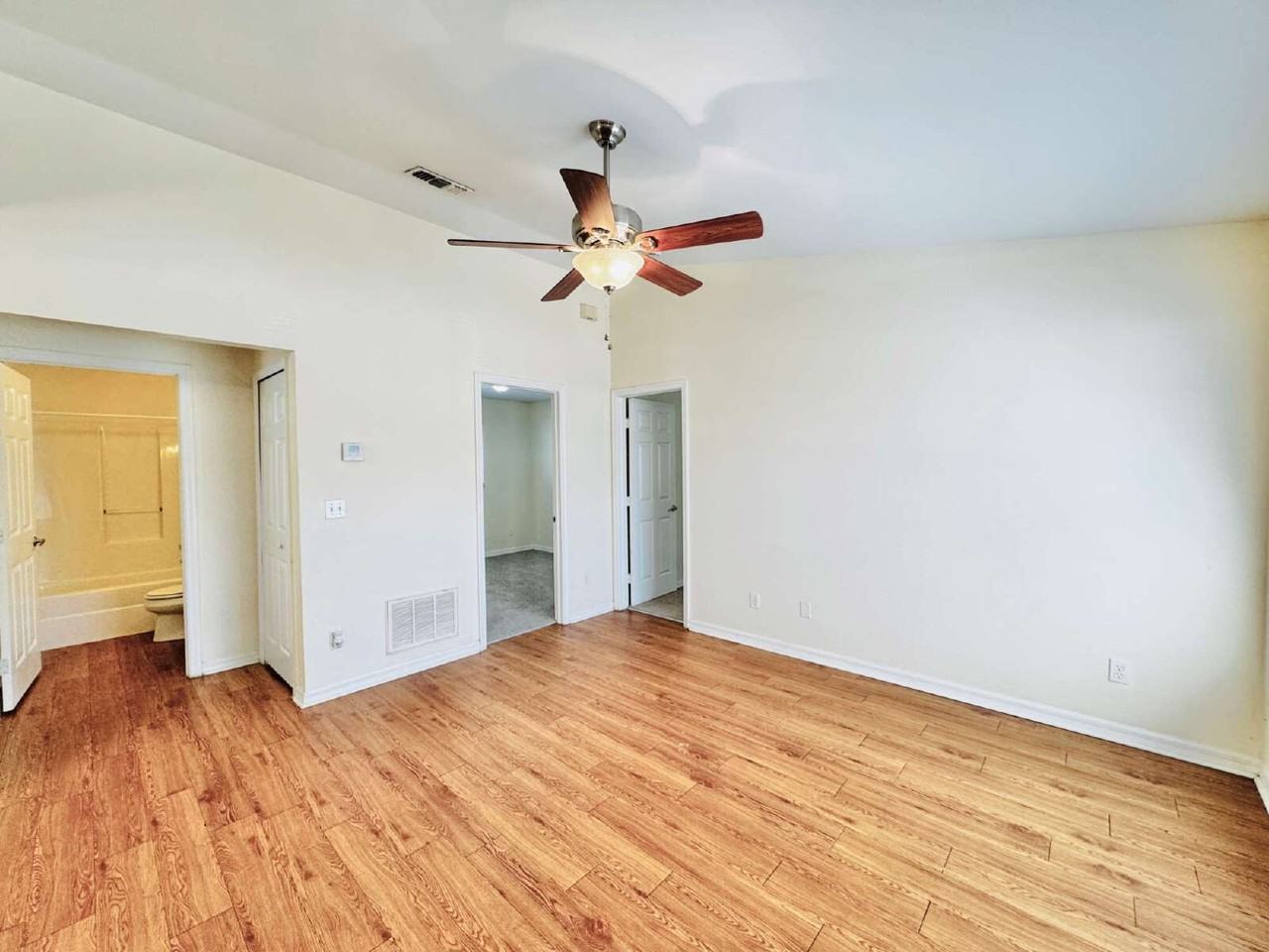 1105 Harold Ave S - Photo 4 of 30
