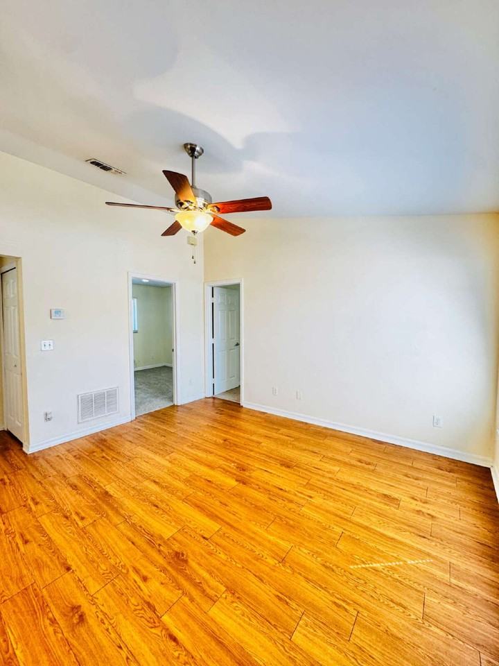 1105 Harold Ave S - Photo 5 of 30