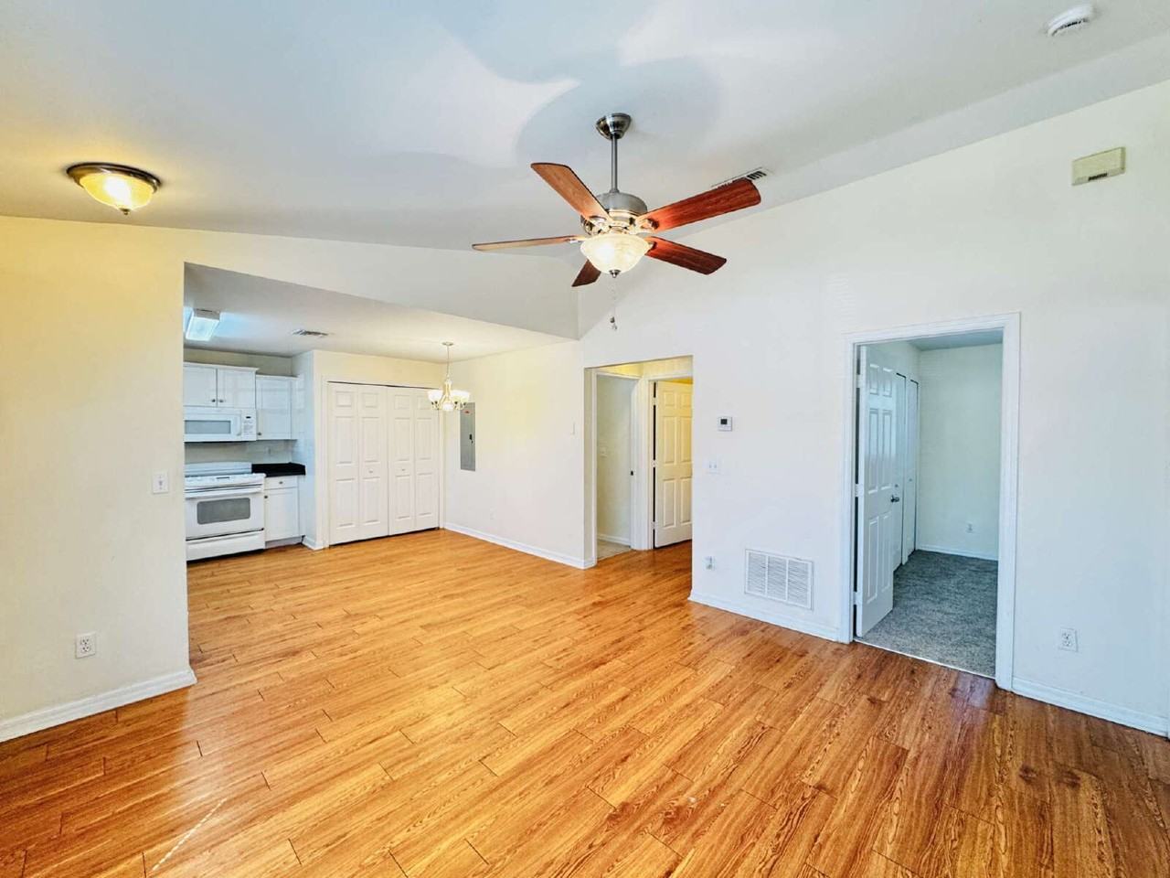 1105 Harold Ave S - Photo 6 of 30
