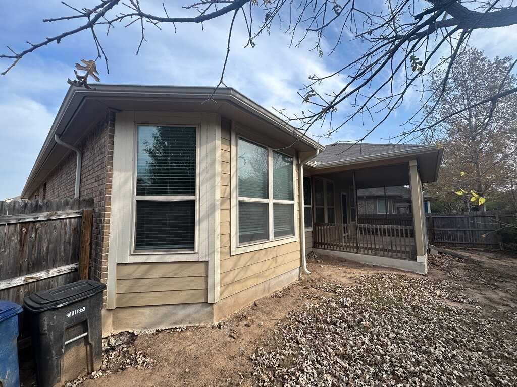 1722 Cedric Ln - Photo 4 of 8