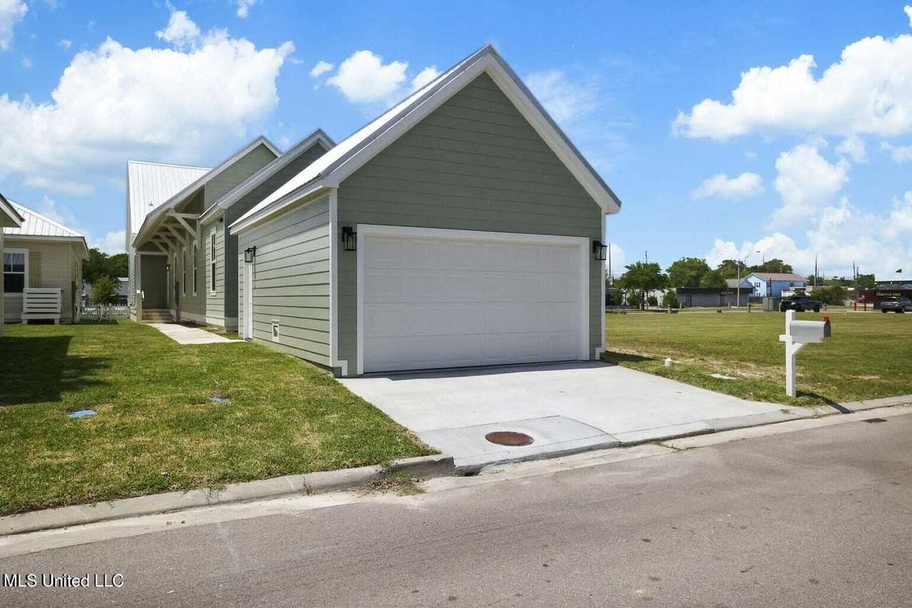 254 Caillavet St - Photo 4 of 25