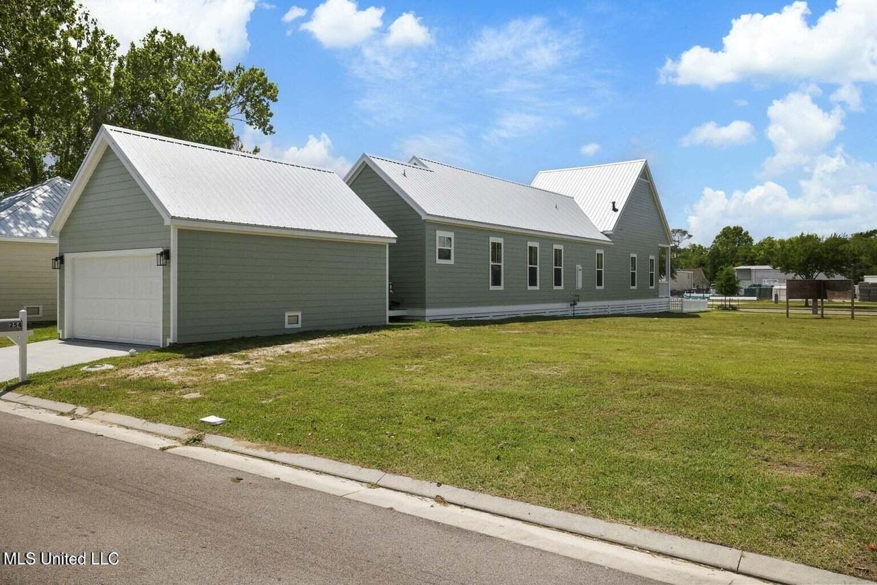 254 Caillavet St - Photo 5 of 25