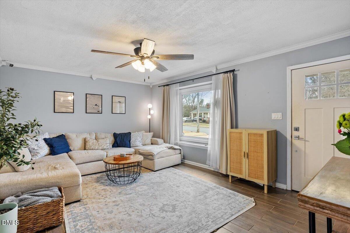 204 Charles St - Photo 3 of 26