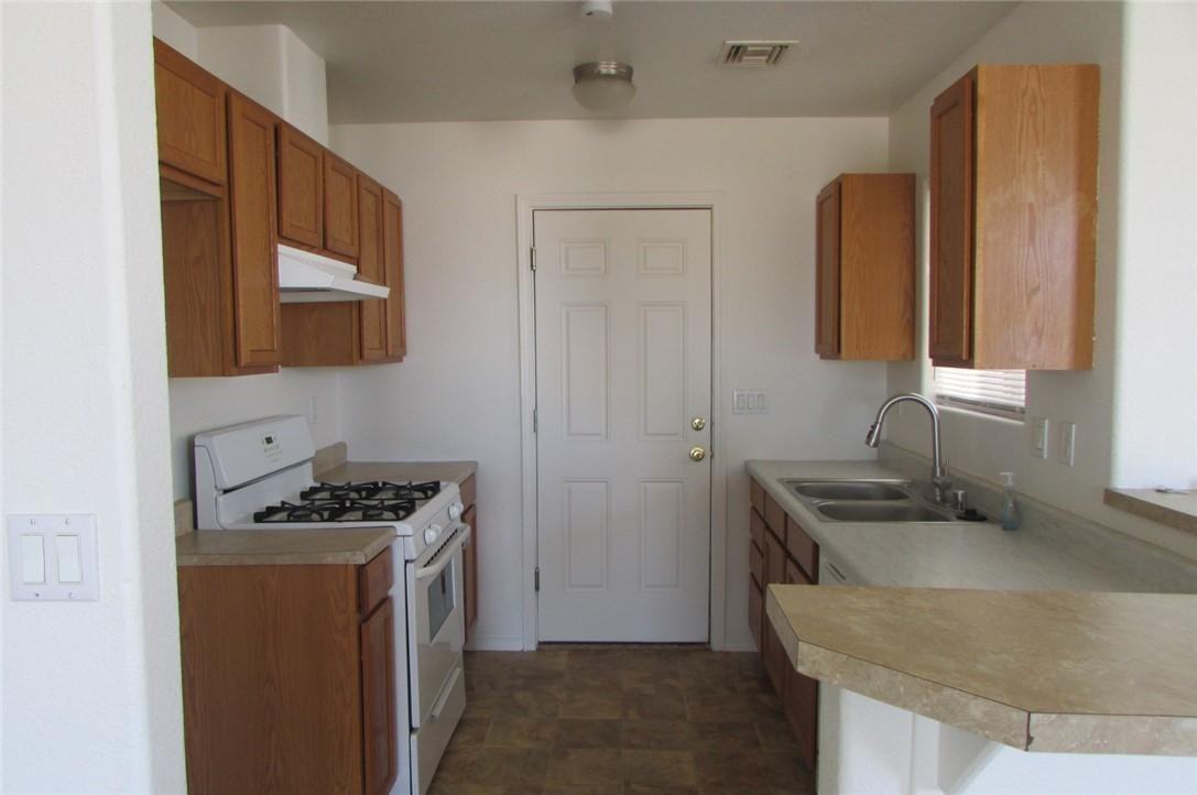 1523 Ilona Dr - Photo 2 of 13