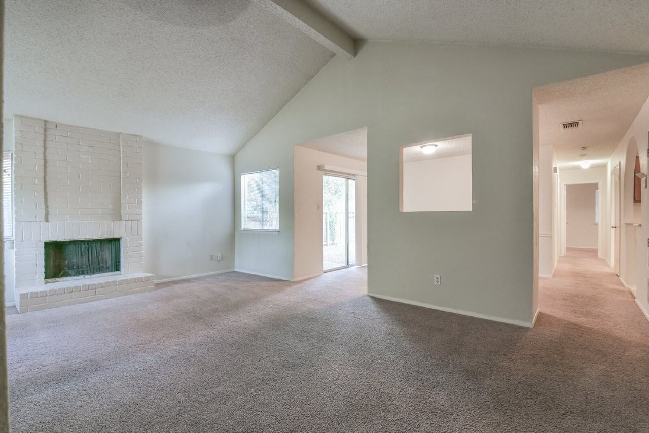 23027 Banquo Dr - Photo 2 of 17