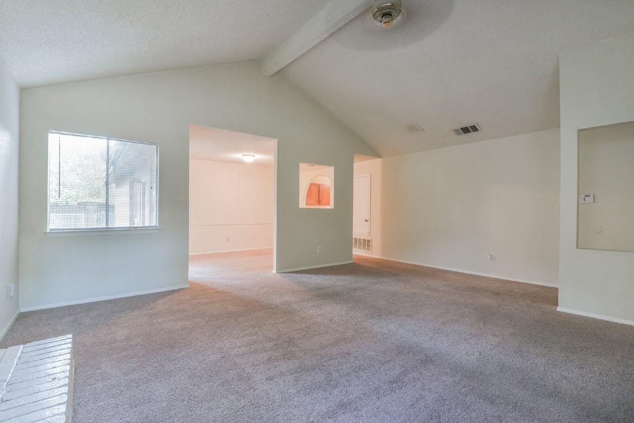 23027 Banquo Dr - Photo 3 of 17