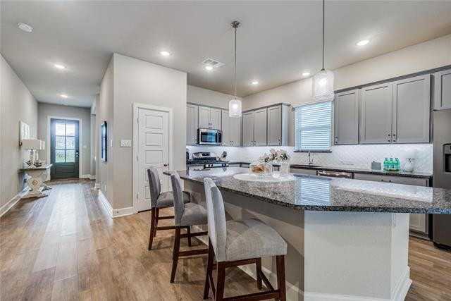 2413 Robin Way - Photo 7 of 35