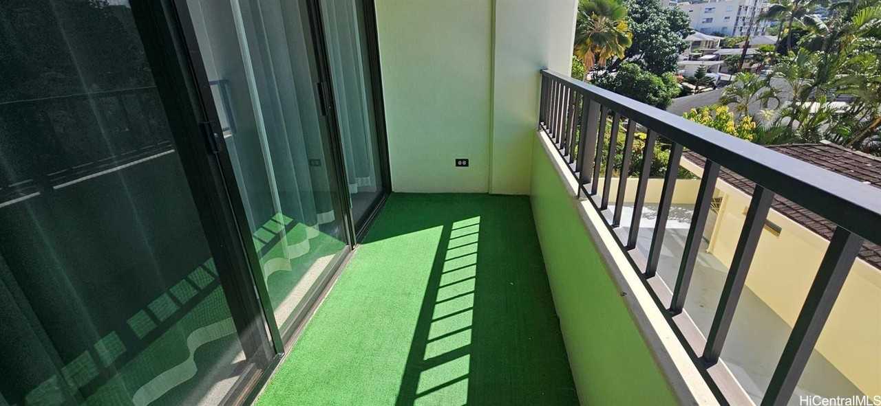 1054 Green St #306 - Photo 4 of 21