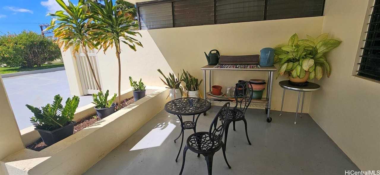 1054 Green St #306 - Photo 7 of 21