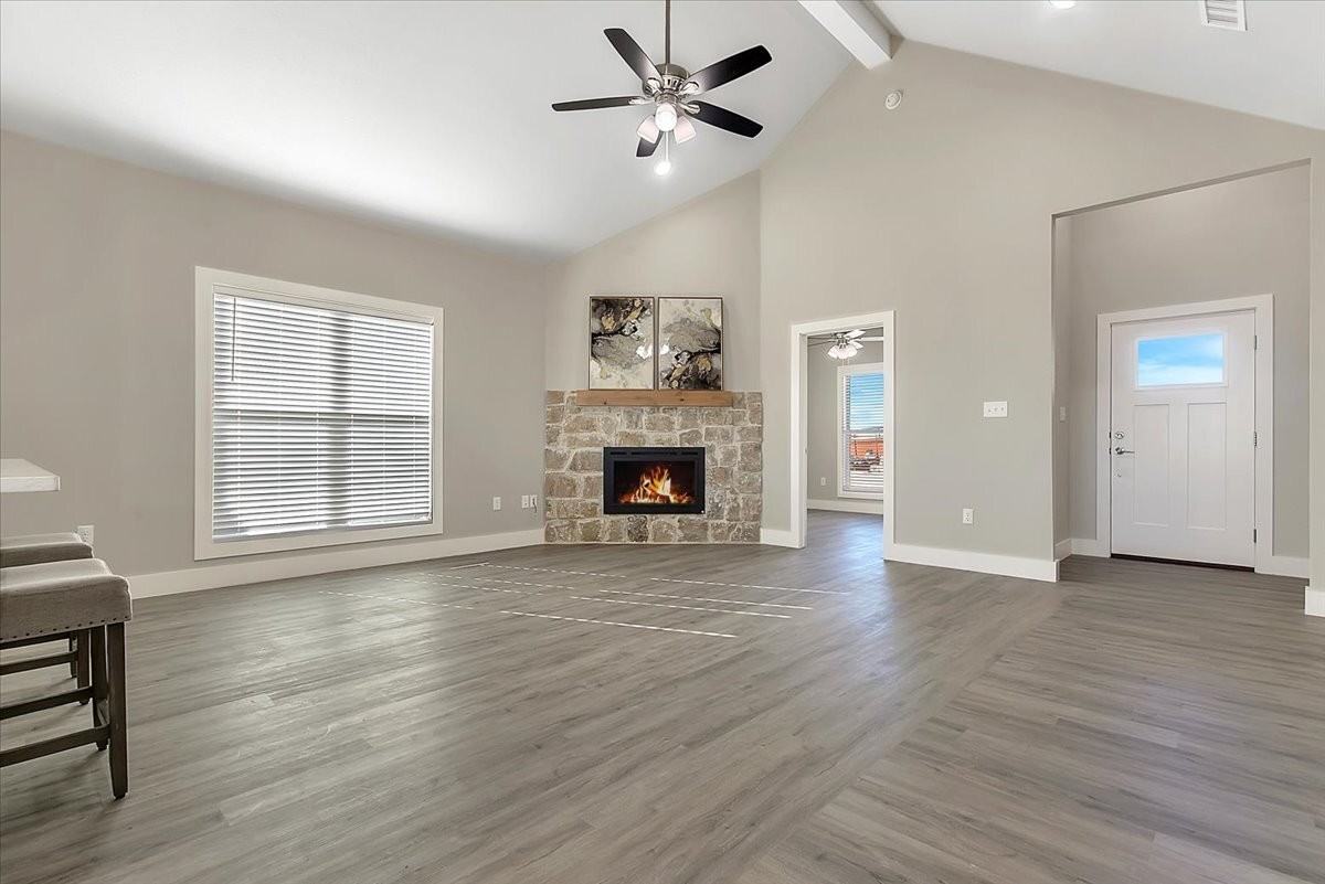 132 Calvin Dr - Photo 3 of 20