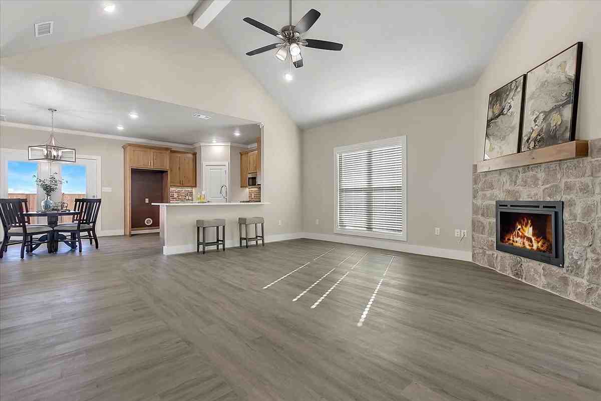 132 Calvin Dr - Photo 5 of 20