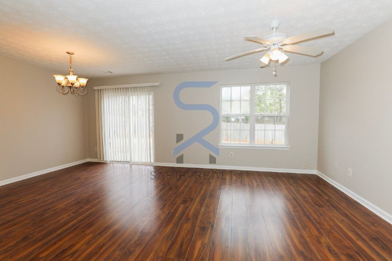 724 Georgetown Ct - Photo 2 of 16