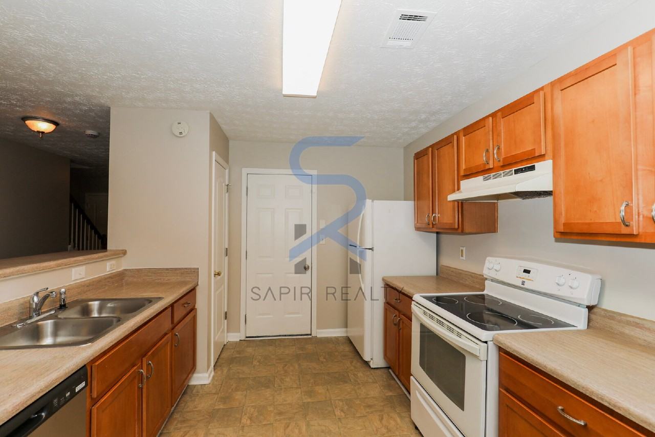 724 Georgetown Ct - Photo 5 of 16