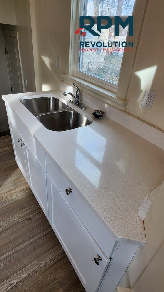 504 29th St - Photo 4 of 16