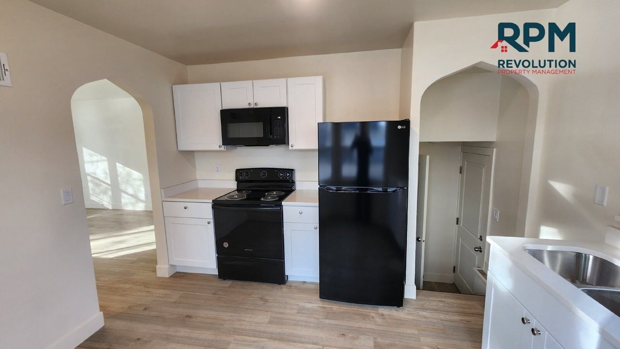 504 29th St - Photo 6 of 16