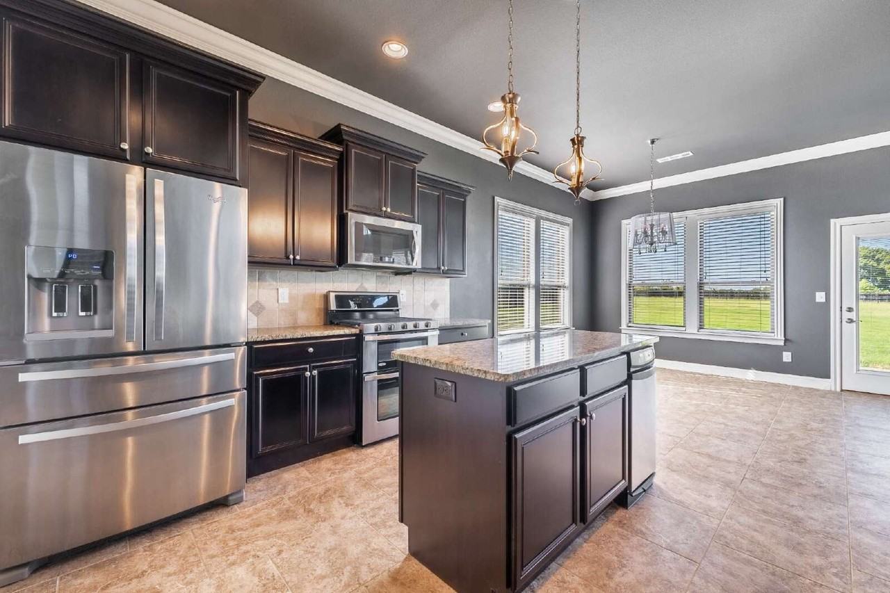 2544 Brookwater Ln - Photo 3 of 32